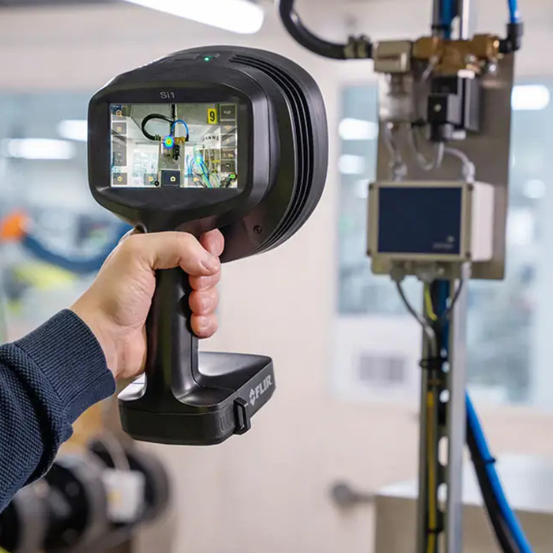 Teledyne FLIR Si1 LD no wi fi industrial acoustic camera person using camera upward angle.