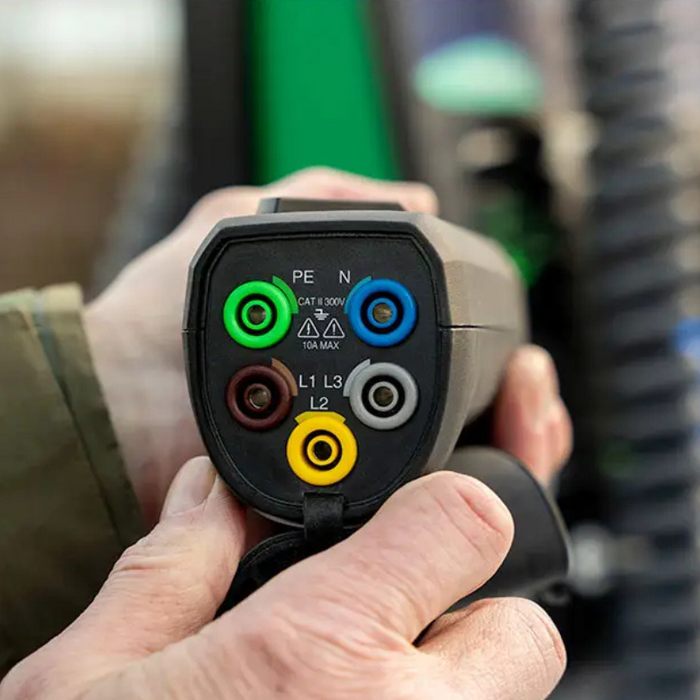 Teledyne Flir T560 angled view black body thermal imaging screen.
