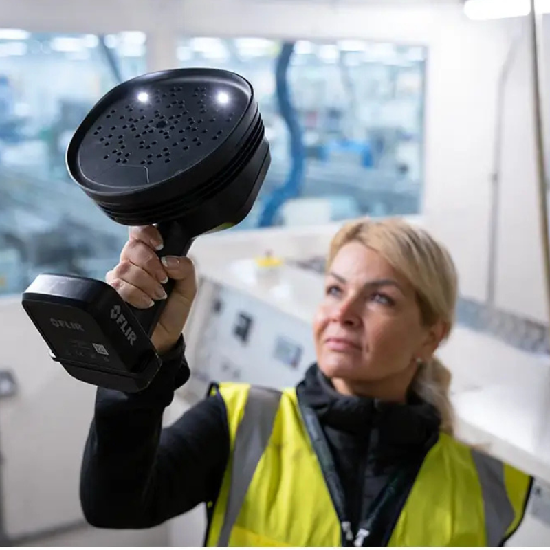 Teledyne Flir T560 close up detachable lens black body.