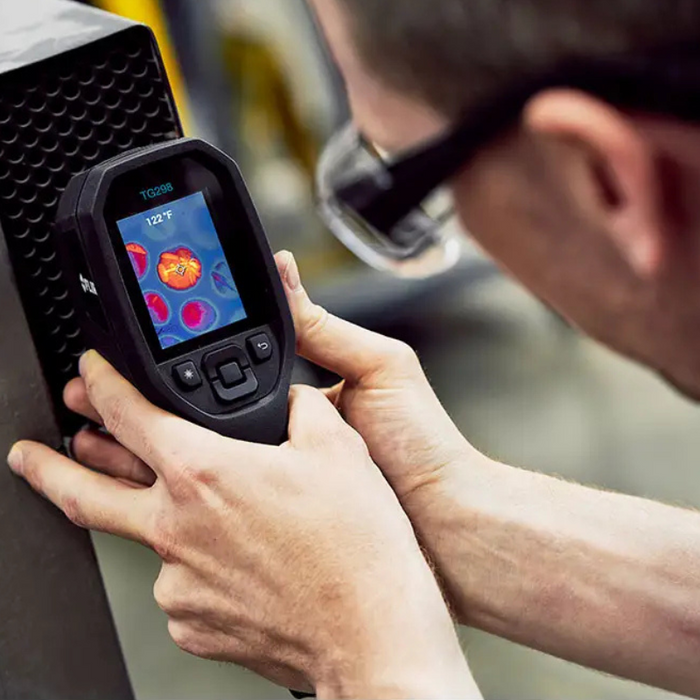 Teledyne Flir Tg298 thermal scan closeup display red blue spots.