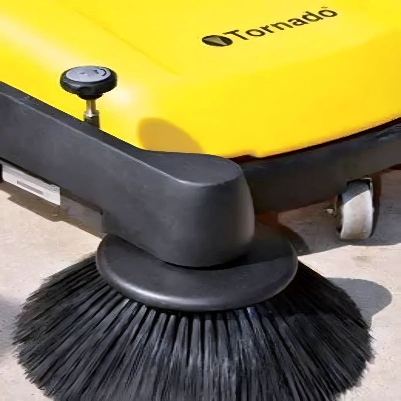 Tornado SWM 319 side brush close up yellow black.