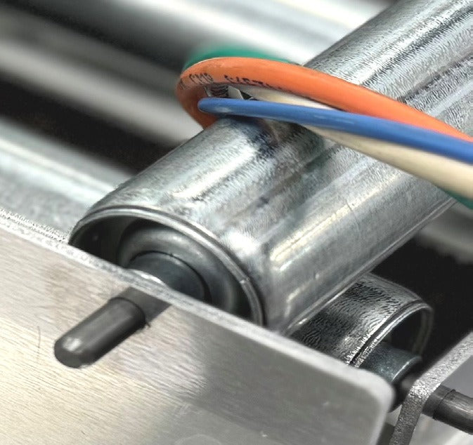 Steel rollers protect the jacket