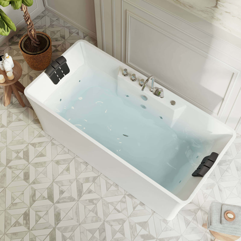 Empava EMPV-59AIS15 filled tub from above on patterned tile