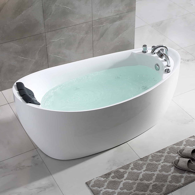 Empava EMPV-67AIS02 filled tub on a light gray floor