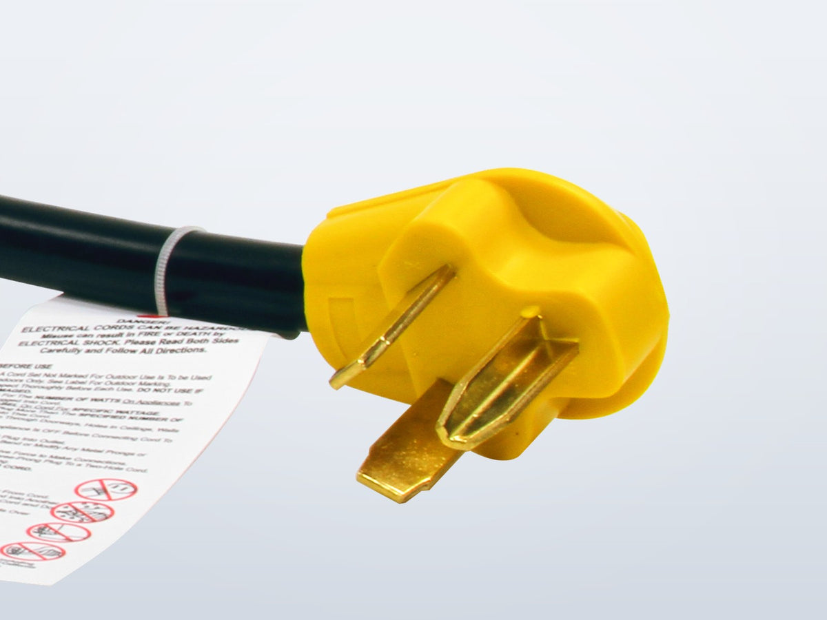 3-Prong 230 V Plug Close-Up