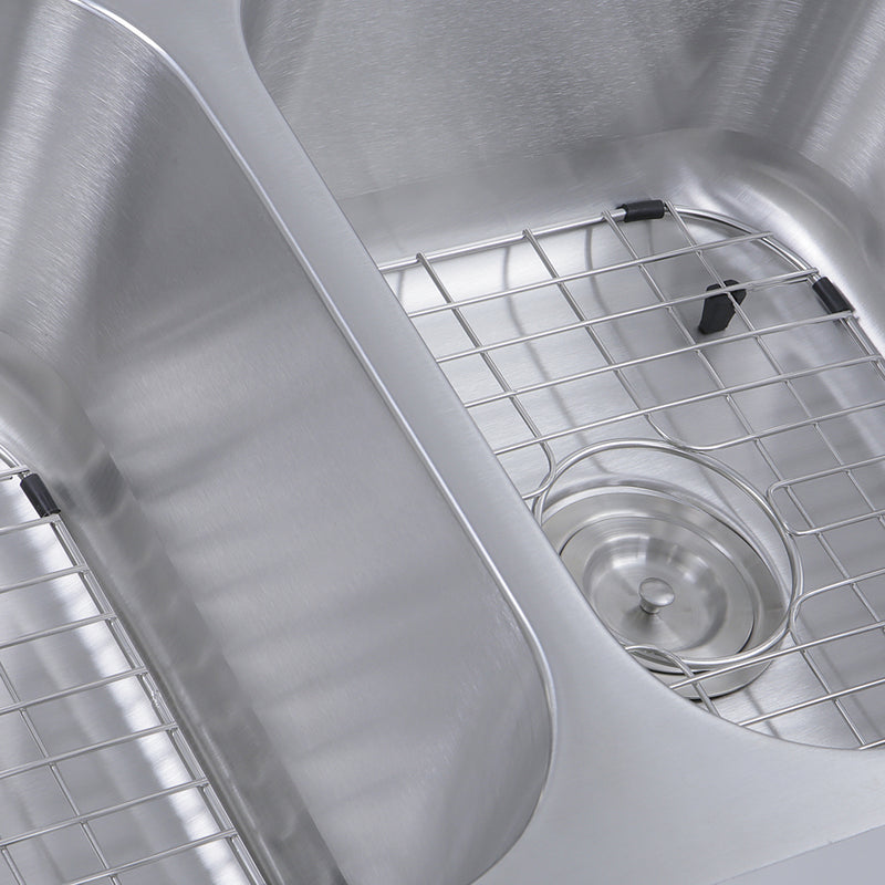 Nantucket Sinks NS10i-16 close-up of the center divider, grid and colander drain