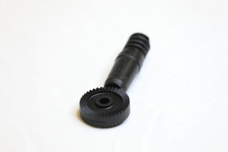 Tucker reach around adapter, hub face