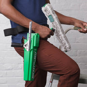 Unger Classic Bucket on a Belt, worker carrying a washer in the belt bucket