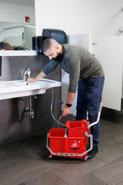 Unger Easy Adapter Hose, connecting the hose at the sink