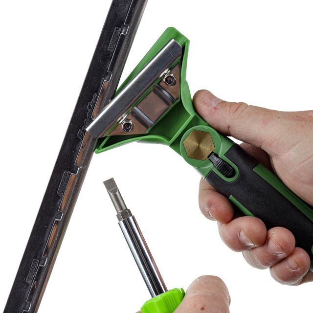 Unger ErgoTec SwivelLoc Handles 0°, releasing the swivel lock
