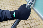 Unger ErgoTec Window Cleaning Gloves, gripping a pole section