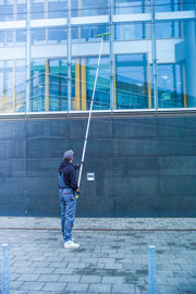Unger HiFlo nLite ALU Poles, cleaning a high facade