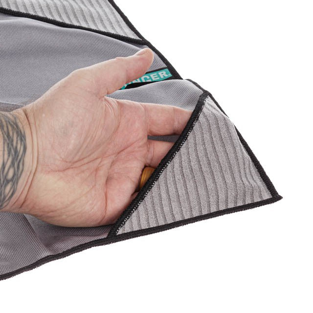 Unger Ninja MicroWipe Cloths, hand wiping with the cloth