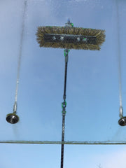 Unger nLITE Hybrid Brush Complete, brush on a pole cleaning high glass