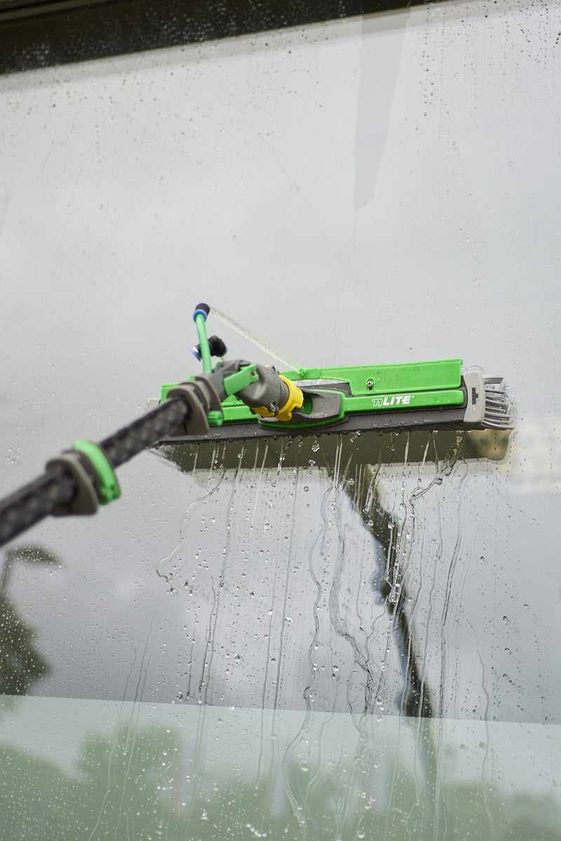 Unger nLITE Power Brush Complete, unflagged 16"/41cm, washing a window with the power brush