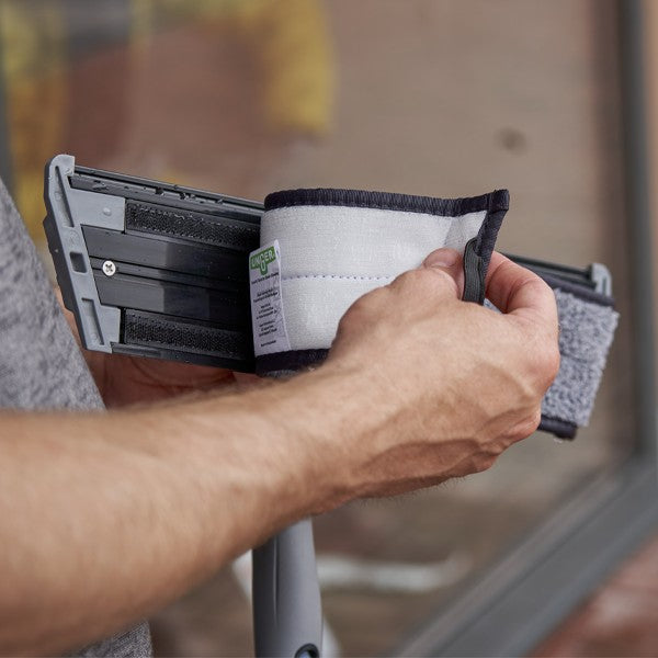 Unger nLITE PowerPad Microfiber Pad, attaching the pad