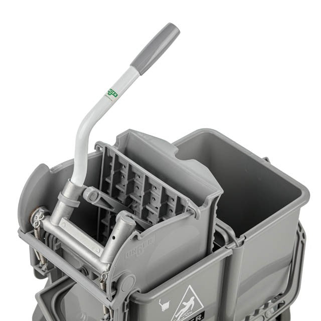 Unger Dual Compartment Mop Buckets 16Qt./15L, wringer and handle close-up